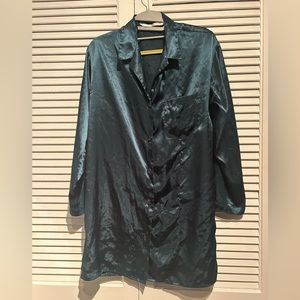 EUC Vintage Victoria Secret button down satin night gown size xs